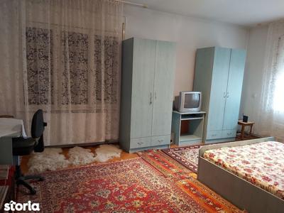 Apartament in asociatie+spatiu comercial, Zona 14 Mai