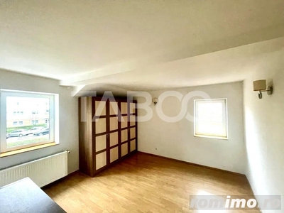 Apartament 3 camere 2 bai 80 mp utili in zona Sub Arini