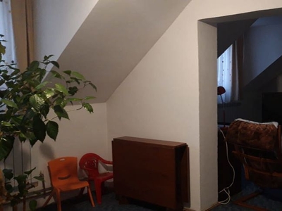Apartament cu 2 (1) camera la etajul unei vile, zona Lipovei - Demetriade, 200 euro