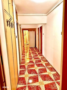 Apartamentul este compus din 3 camere ASTRA, ZONA CIUCAS,
