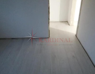 Apartament 2 camere Florilor etaj intermediar