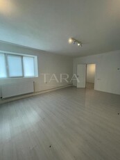 Apartament 1 camera, renovat, Andrei Muresanu, parcare si curte comuna.