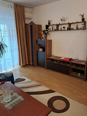 Apartament 3 camere decomandat 3/8