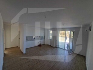 Apartament 3 camere, etaj intermediar, Zona Vivo