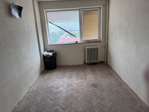 APARTAMENT 3 CAMERE - PIATA PROGRESUL - DE RENOVAT