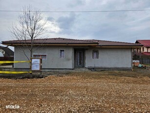 Casa bine construita intrare Bod din Sanpetru, teren generos