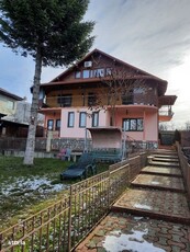 Casa P+E+M, 7 camere, teren 1000 mp, an 2000, Campina, Prahova