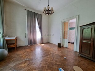 De vanzare apartament cu 5 camere pe strada Republicii