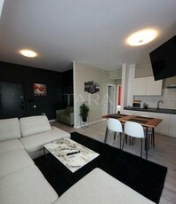 Apartament modern, mobilat si utilat, zona Eroilor, central.