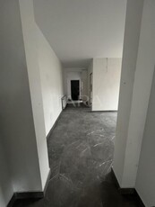 Vand apartament 3 camere la parter inalt, Floresti