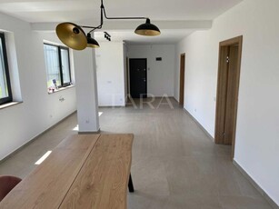 Vanzare Apartament 3 Camere, Finisat, Curte Interioara 200 mp.