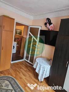 Apartament cu 2 camere, centru, etaj 3