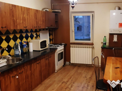 Apartament cu 3 camere decomandat-2bai-parter-zona I.Corvin Deva