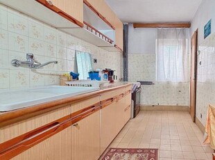 Apartament 3 camere Intim Piata Spitalului ,111 mp,et.1/4 ,decomandat