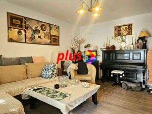 Apartament cu trei camere, zona Racadau 67 mp