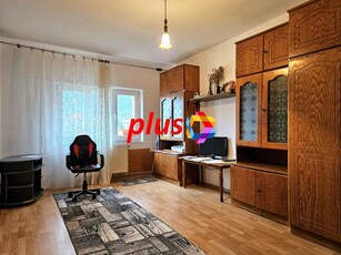 Apartament cu trei camere, zona Racadau 76 mp