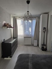 Apartament foarte luminos, 2 camere, la 2 min de metrou Eroii Revolutiei.