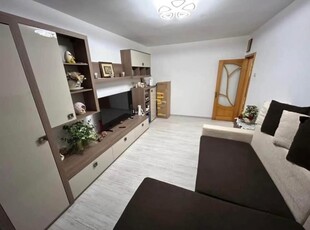 De vanzare apartament cu 2 camere decomandat, zona Grivita.