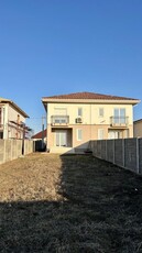 Duplex cu 4 camere si teren de 375 mp - zona Sanandrei