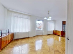 Tur LIVE! Apartament in distinsa linie, cu garaj, Central, Brasov