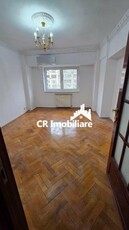 Vanzare apartament 3 camere Decebal stradal