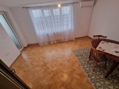 Apartament 3 camere, Targu Jiu, str. Theodor Aman Central