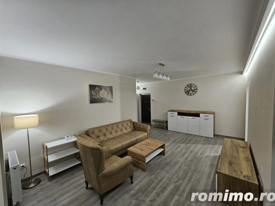 Apartament cu 2 camere, zona centrala, etaj intermediar, parcare