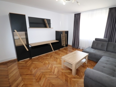 Apartament cu 3 camere, centrala termica si loc de parcare propriu