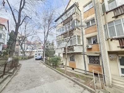 Apartament de vanzare cu 3 camere, Centru-Targu Cucu