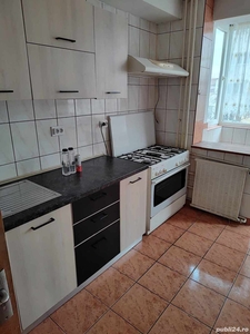 Închiriez apartament 3 camere Dimitrov