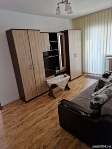 Ofer spre închiriere apartament cu 2 camere