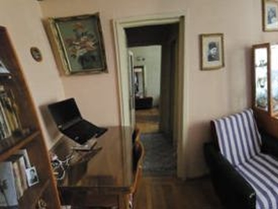Vând apartament cu 2 camere ultra central în Oltenița