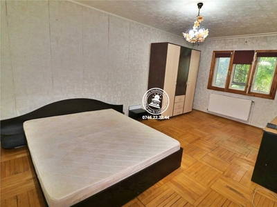 Apartament 3 camere de vanzare C.U.G.