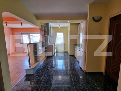 Apartament 3 camere, decomandat, 65 mp, balcon, boxa, parcare, zona Fantanele