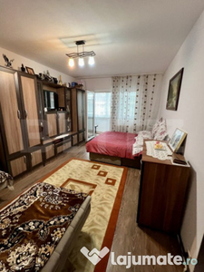 Apartament cu 3 camere, 67mp, zona Zǎrneşti