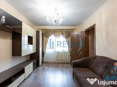 Apartament cu 3 camere de vânzare, str. Logofăt Tăutu