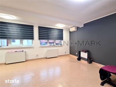 Apartament 3 camere cu terasa si curte