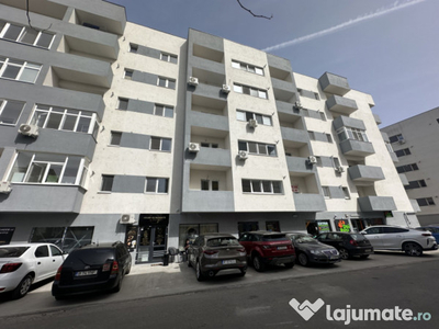 Spatiu comercial pe colt, vitrina mare, Grand Arena , bloc n