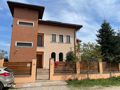 De vanzare apartament 3 camere scara interioara in Sg de Mures