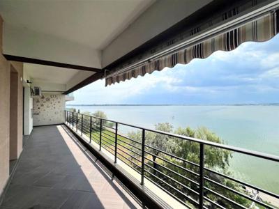 Apartament premium cu vedere frontala catre lac intr-o cladire apreciata