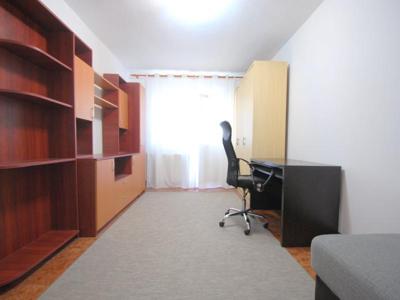 Apartament 3 camere, decomandat - zona Lipovei