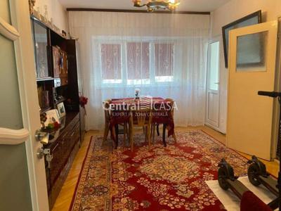 Apartament de vanzare cu 4 camere, Centru-Gara