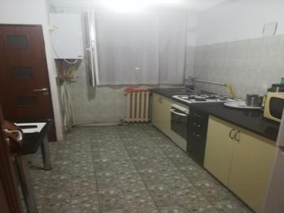 Apartament 3 camere Calea Moldovei etaj 3