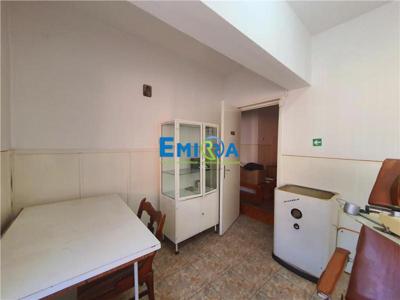 Spatiu comercial 53 mp utili cu teren in proprietate. str. Alecu Russo