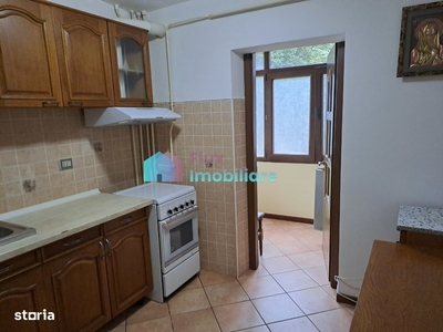 Apartament 2 camere, plus camera birou, parter, central, prima inchiri