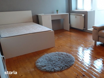 Garsoniera renovata bloc stradal intersectie Bv Unirii cu Nerva Traian