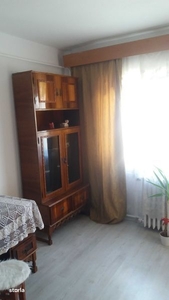 Apartament spațios de 3 camere de vânzare în zona Decebal, central