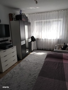 Apartament 3 camere de inchiriat situat in zona Podu Ros