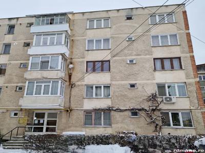 Vand apartament 3 camere in Targu Neamt