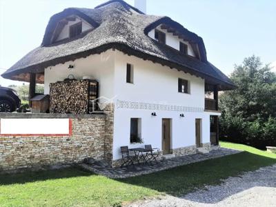 Casa in stil traditional, 180 mp, cu teren 770 mp, panouri fotovoltaice, Salicea